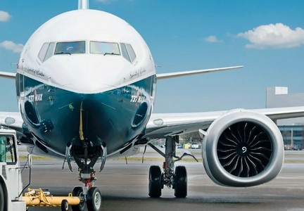 Самолёт Сочи — Омск подал сигнал тревоги и готовится к посадке