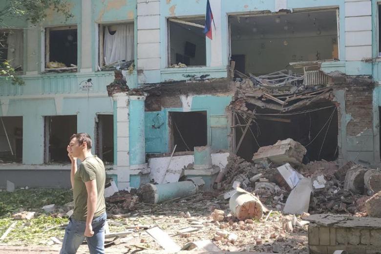 ВСУ обстреляли две школы и гимназию в центре Донецка