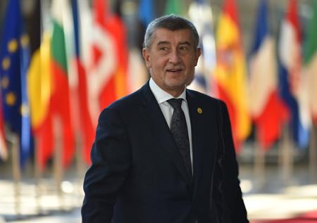 Премьер Чехии назвал траурным день соглашения по Brexit