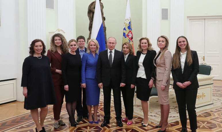 Владимир Путин во время встречи с выпускниками второго потока программы развития управленческого кадрового резерва