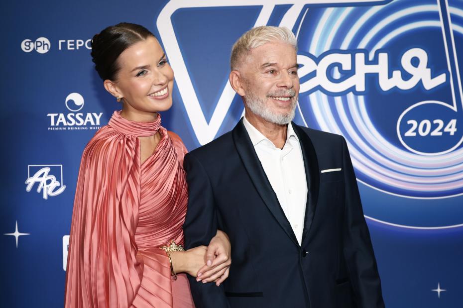 Олег Газманов с певицей Татьяной Куртуковой на Премии «Песня года — 2024» в концертном зале «Мегаспорт» в Москве