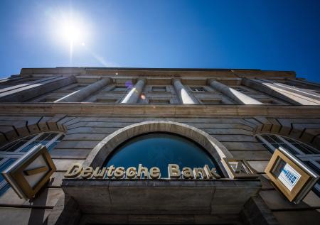 Технический сбой мешал Deutsche Bank бороться с отмыванием денег