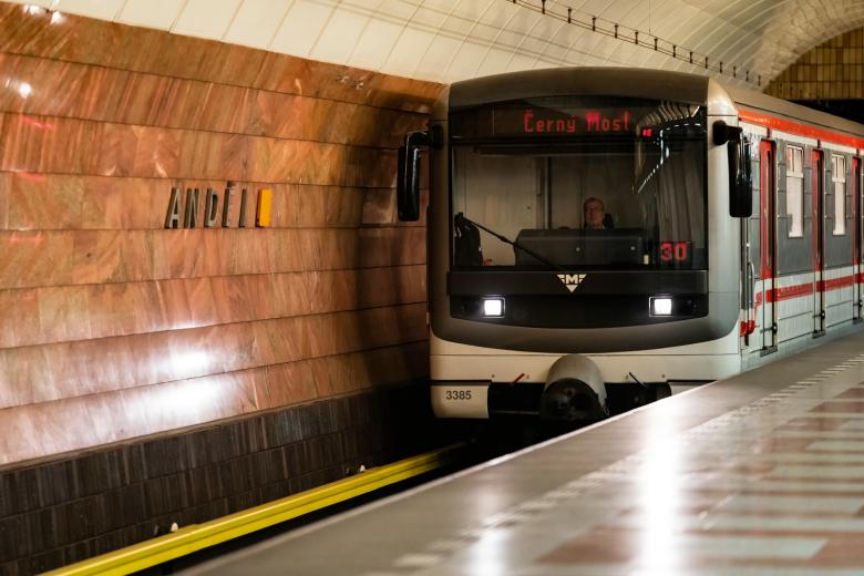 Станция метро «Андел» в Праге