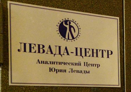 Больше половины россиян не обратят внимание на статус иноагента СМИ