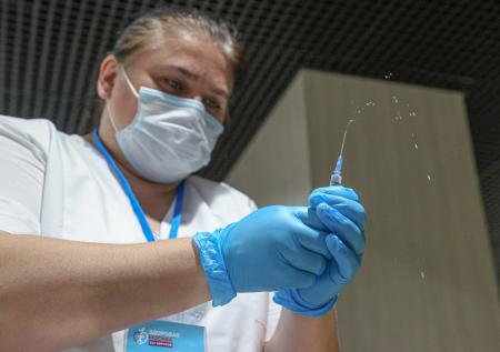 Гинцбург: в новой вакцине от COVID-19 нет живого вируса