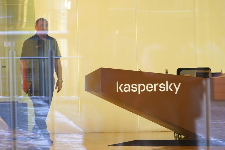 Сотрудник офиса «Лаборатории Касперского»