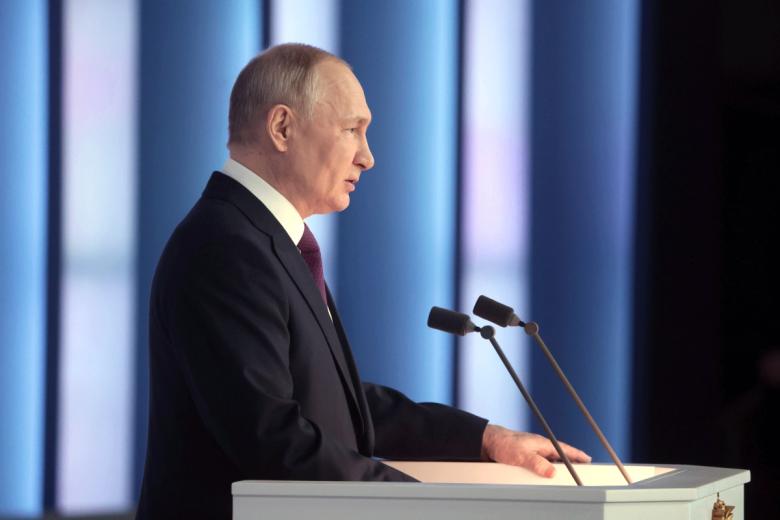 Президент РФ Владимир Путин во время выступления с ежегодным посланием Федеральному собранию РФ в Гостином Дворе