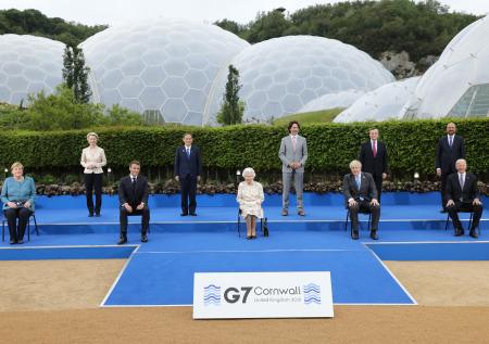 Групповой снимок участников G7 стал мемом