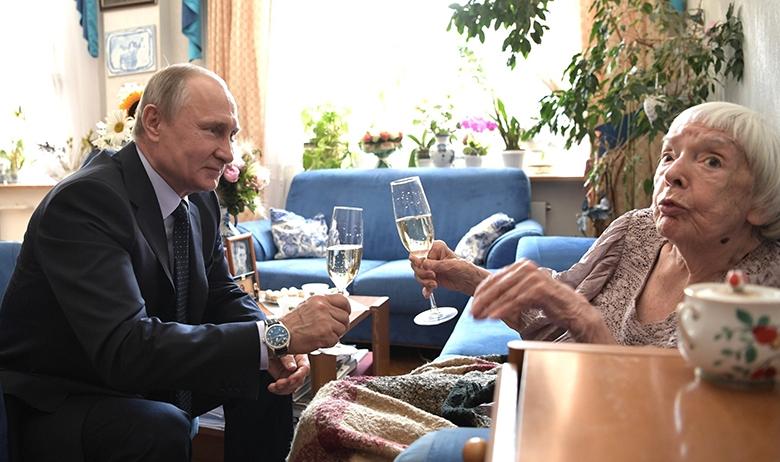 Владимир Путин и Людмила Алексеева