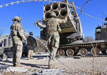В США назвали ошибкой отказ Байдена поставлять РСЗО на Украину