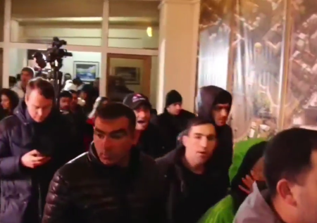 Оппозиционеры в Армении ворвались в префектуру центрального района столицы