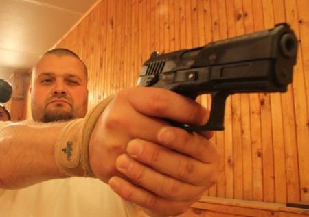 Честные люди на нарах: глава «Права на оружие» об отмене рамок самообороны