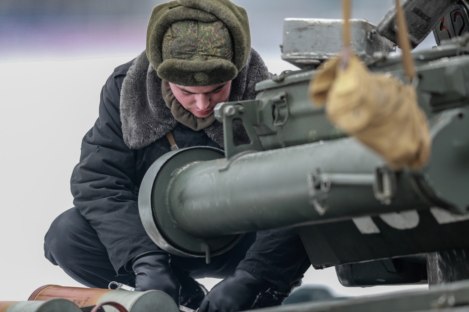 Обслуживание вооружения и военной техники