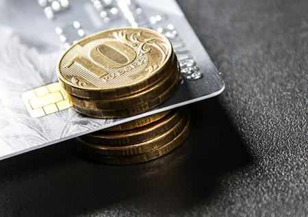 Банки в РФ столкнулись с дефицитом наличности