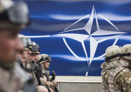 Страны НАТО решили увеличить запасы вооружений и оборудования 