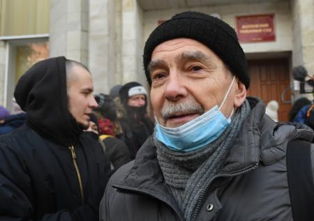Правозащитник Лев Пономарёв временно уехал из России