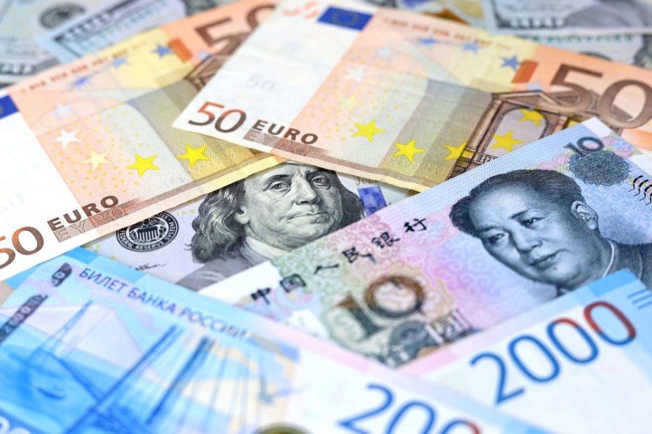 Курс доллара в РФ сейчас: что с евро, юанем 15 декабря, прогнозы экспертов