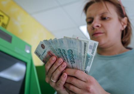 Эксперты назвали разницу в доходах женщин и мужчин в России