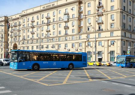 Некоторые автобусы изменят маршруты в Москве на время праздников