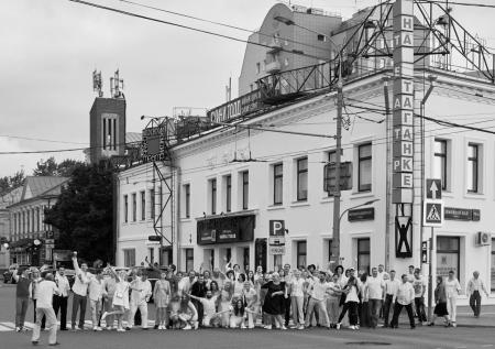 Театр на Таганке откроет новый сезон спектаклем про цирюльника-маньяка