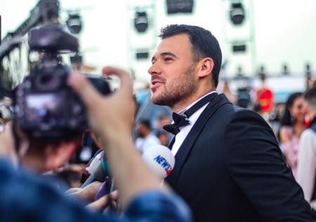 Певец Эмин потребовал от композитора Крутого публичных извинений