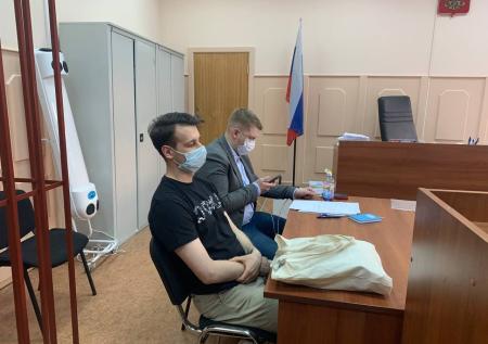Политолог рассказал, зачем силовики преследуют журналистов DOXA
