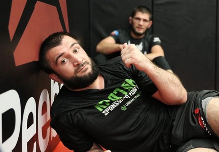 Бой брата Нурмагомедова в UFC отменили