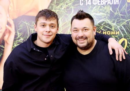 Сергей Жуков поддержал Прохорова: фото с премьеры фильма «Между нами лето»