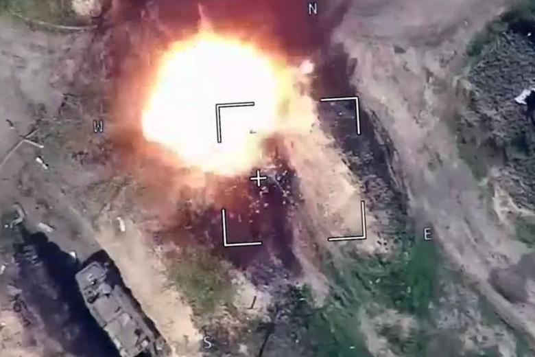 Применение модернизированного барражирующего боеприпаса «Ланцет» против военной техники ВСУ