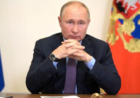 Путин рассказал о десятках заразившихся коронавирусом в его окружении