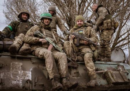 Украинки устроили митинг с требованием демобилизации военных