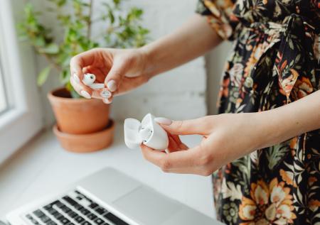 Apple резко сократит производство AirPods 
