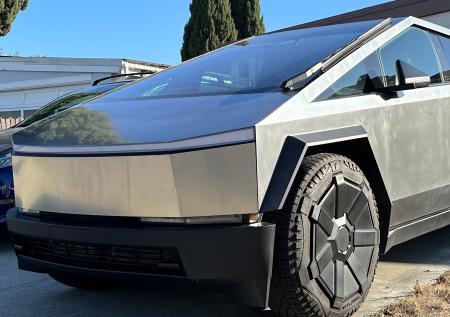 Автолюбитель сделал копию Tesla Cybertruck