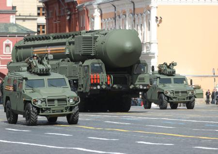 Традиционный военный парад в честь Дня Победы прошёл в Москве