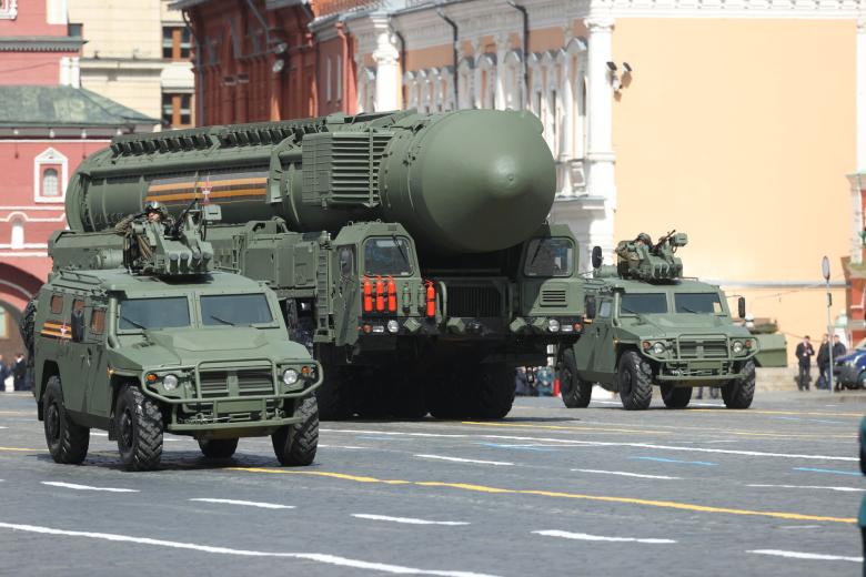 Традиционный военный парад в честь Дня Победы