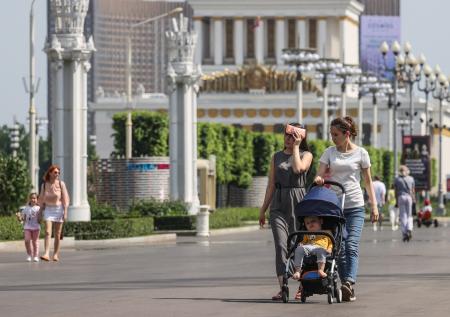 В Минздраве считают, что жаркая погода не остановит коронавирус
