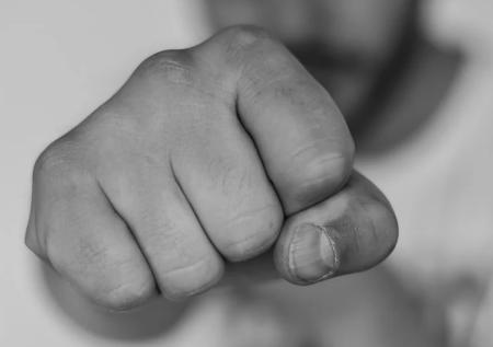 Инструктор по самообороне объяснила, как вести себя очевидцам уличных драк