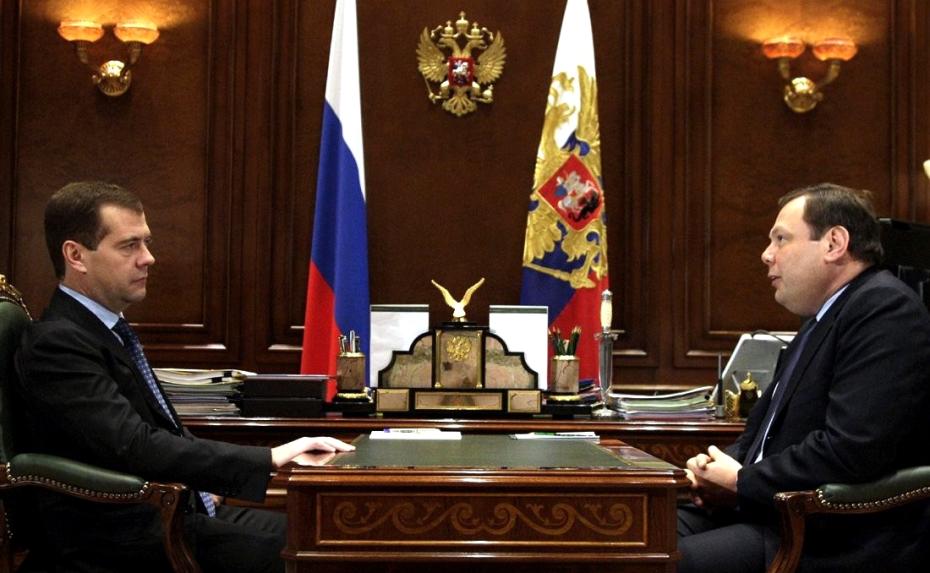 Экс-президент РФ Дмитрий Медведев с председателем наблюдательного совета консорциума «Альфа-групп» Михаилом Фридманом. Горки, 2009 год