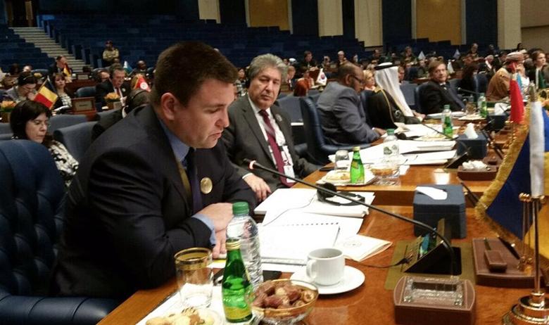 Министр иностранных дел Украины Павел Климкин (на переднем плане)