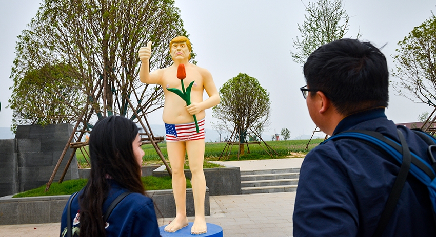 Скульптура Дональда Трампа в Китае