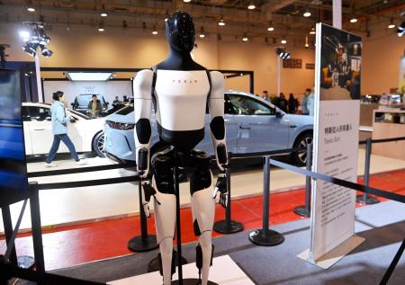 Торговая война США и Китая ударила по роботам Tesla