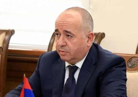 Министр обороны Армении отправился с визитом в Россию