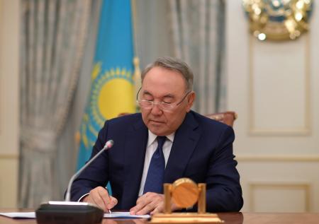 Назарбаев передаст руководство партией «Нур Отан» Токаеву