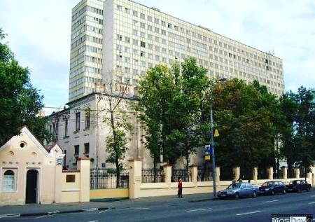 Пациент погиб, выпав из окна центра хирургии Вишневского в Москве