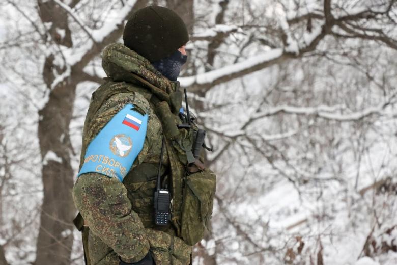 Военнослужащий российского миротворческого контингента в Лачинском коридоре