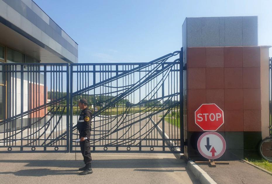 Обстановка у Федерального военного мемориального кладбища