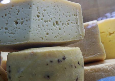 В столичном торговом центре изъяли почти 300 кг запрещённой продукции