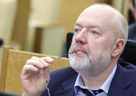 Крашенинников выступил против упоминания бога в Конституции