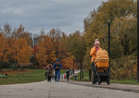 Московские парки пригласили горожан на осенние концерты и спектакли 