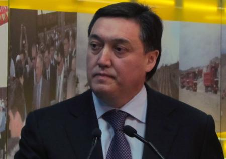Премьер Казахстана поручил выпустить опытную партию вакцины QazCovid-in